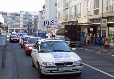 Autokorso der BüSo in der Innenstadt von Wiesbaden