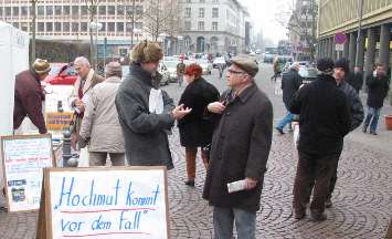 Aktivisten auf dem Dernschen Gelände in Wiesbaden