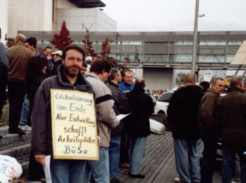 Demo vor dem Opel-Werksgelände