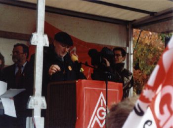 Demo vor dem Opel-Werksgelände