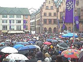 Ökumenische Andacht auf dem Römerberg in Frankfurt